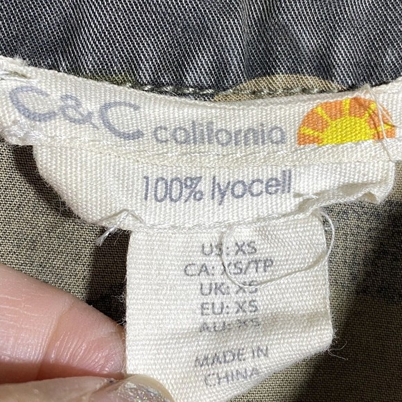 C & C California Womens Shirt Size XS Camo Button Front Short Sleeve - Picture 6 of 7